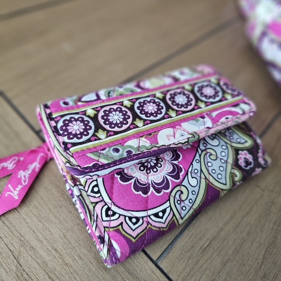 Vera Bradley "Frannie" bag and matching wallet in "Very Berry Paisley" print - Picture 11 of 13